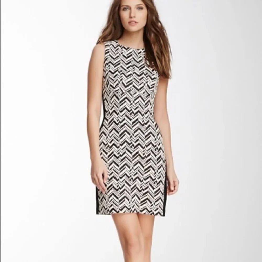W118 byโWalterโBakerย RandalโSheathโSleevelessโIllusionโDressโCareerโszโSโSmall